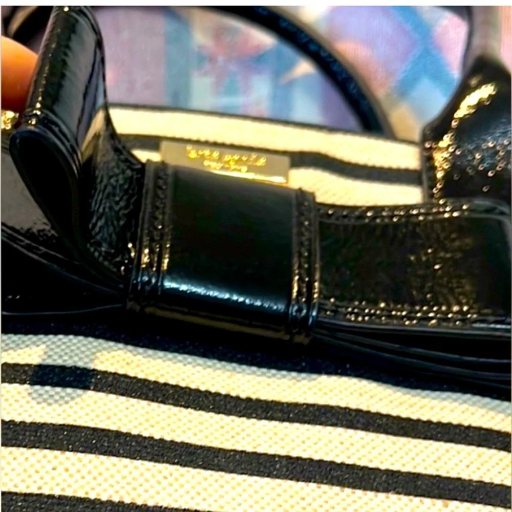 Kate Spade New York Villabella Fabric Quinn Bag Creme and black striped CUTIE!